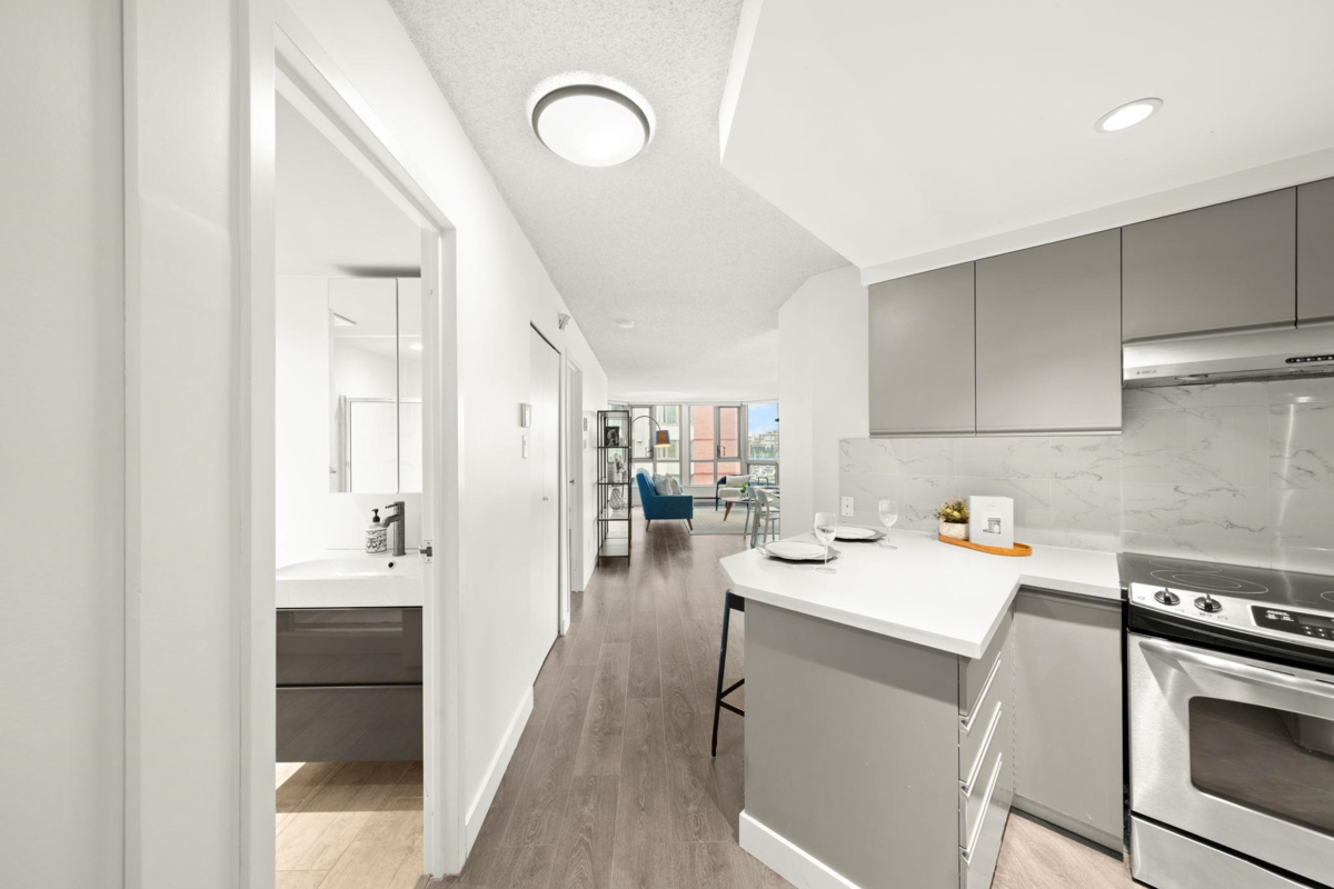 Powder Room Photo of 603 1625 Hornby Street, Vancouver, BC