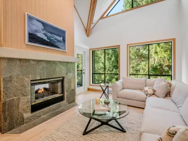 310 4821 Spearhead Drive, Whistler, BC, Whistler — Apartment/Condo for sale