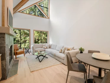 310 4821 Spearhead Drive, Whistler, BC, Whistler — Apartment/Condo for sale