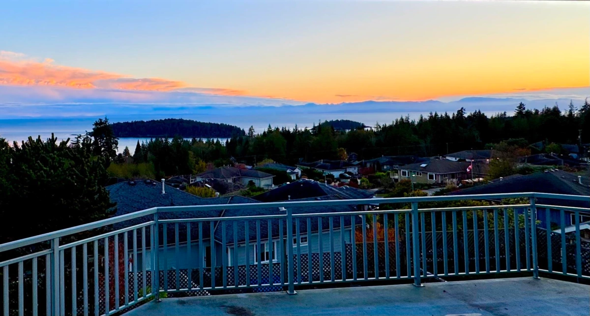 Living Room Photo of 6217 Mika Road, Sechelt, BC