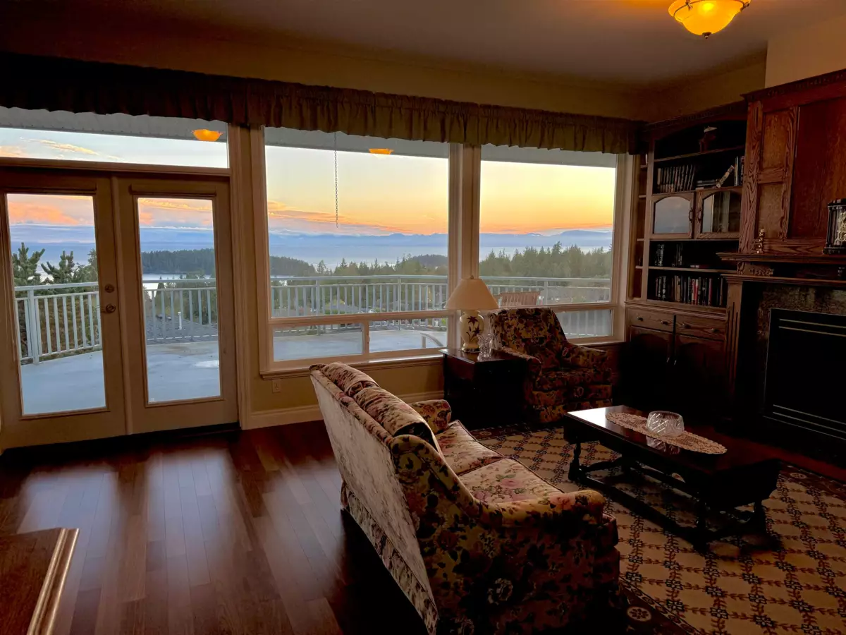 Walk-In Closet Photo of 6217 Mika Road, Sechelt, BC