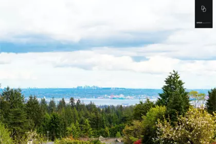 Office / Den Photo of 705 St. Andrews Road, West Vancouver, BC