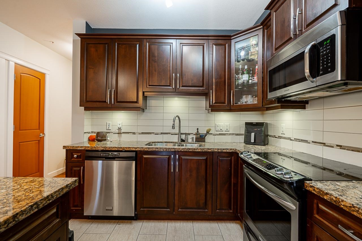 Walk-In Closet Photo of 467 8258 207a Street, Langley, BC