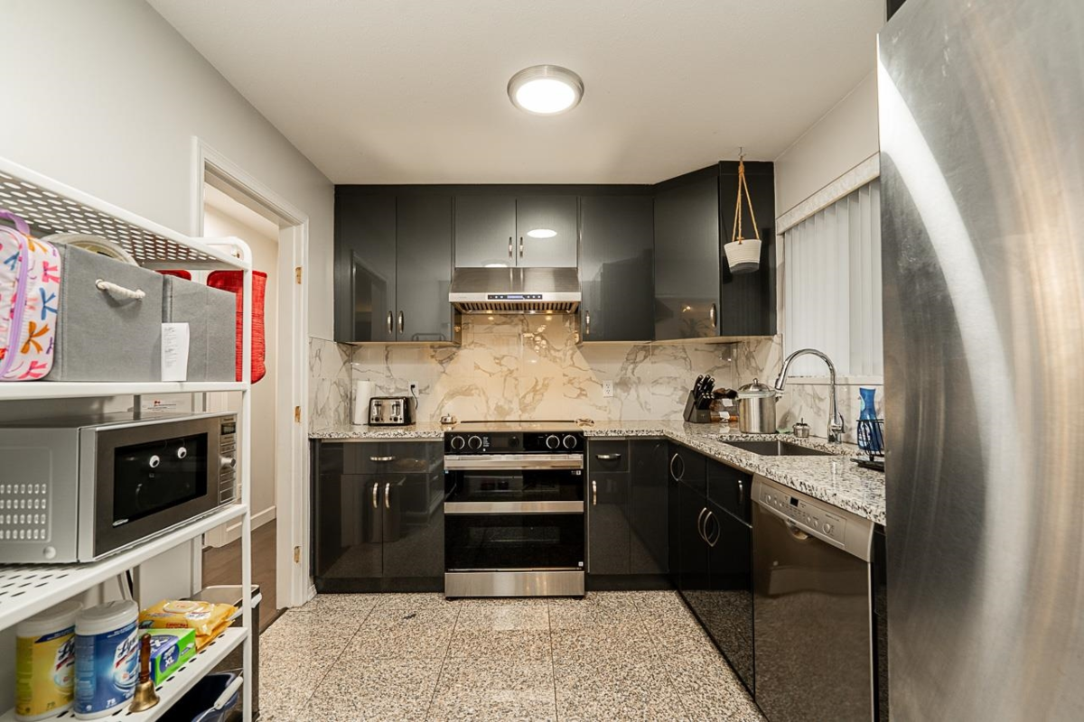 Family Room Photo of 467 Fader Street, New Westminster, BC