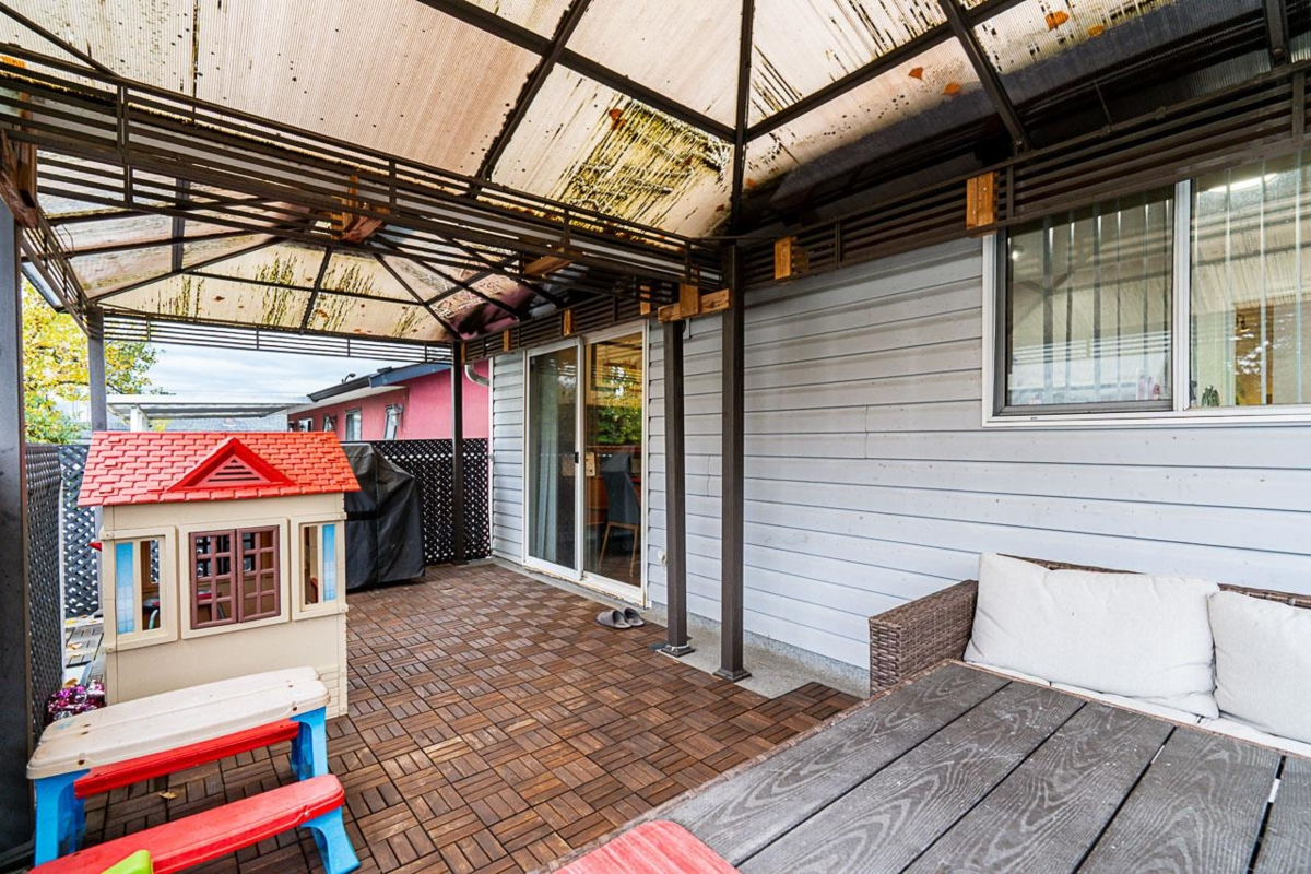 Garage Interior Photo of 467 Fader Street, New Westminster, BC