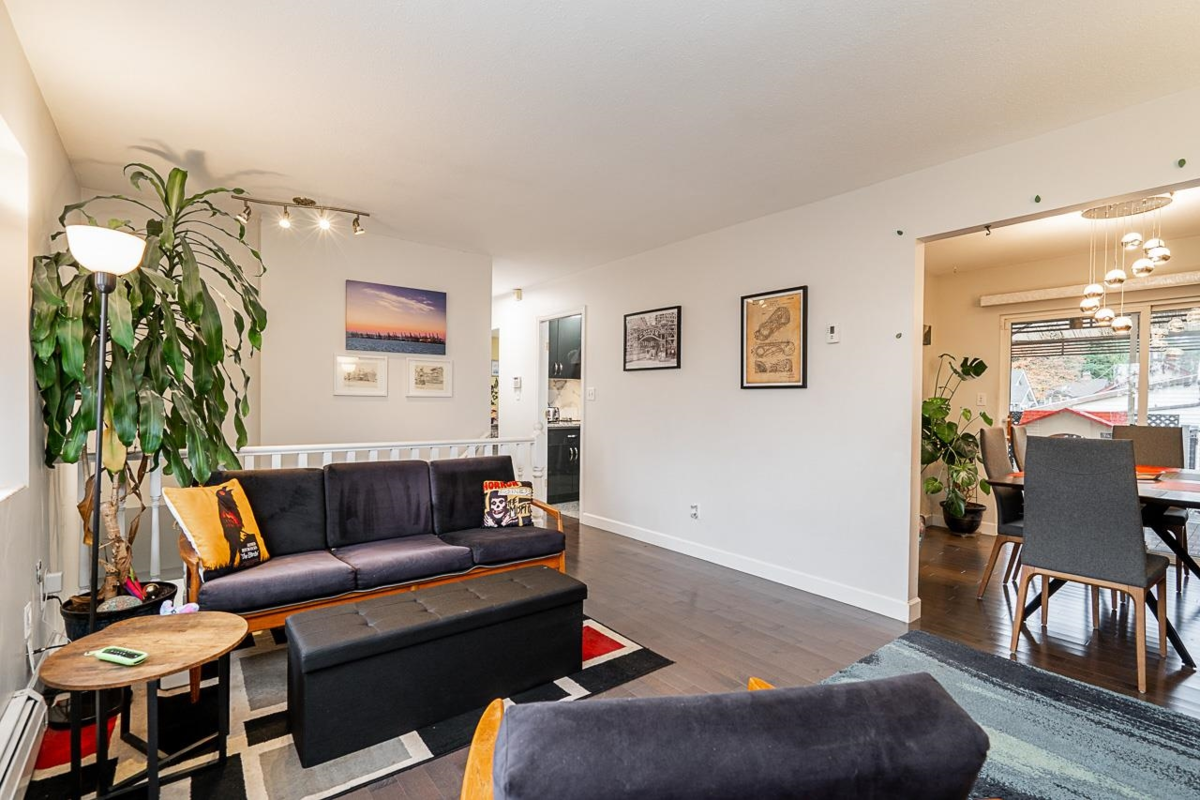 Kitchen Island Photo of 467 Fader Street, New Westminster, BC