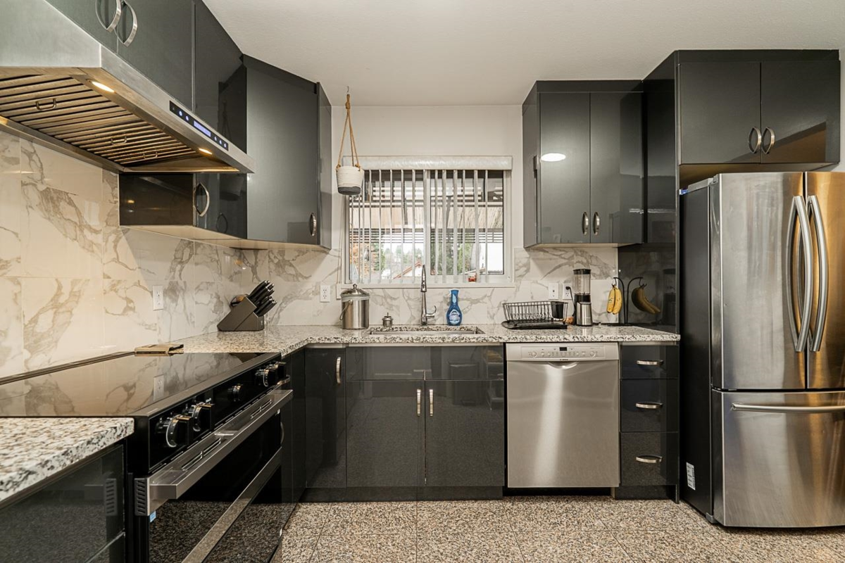 Living Room Photo of 467 Fader Street, New Westminster, BC