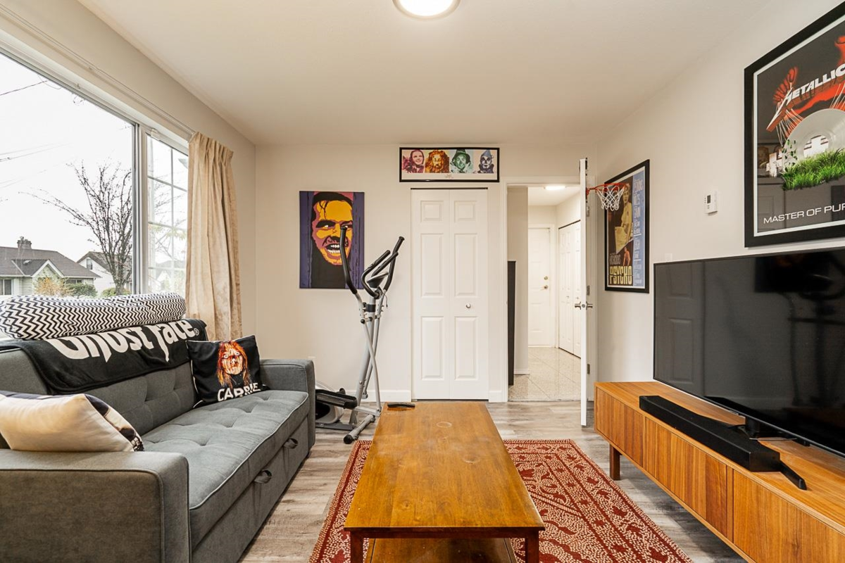 Powder Room Photo of 467 Fader Street, New Westminster, BC