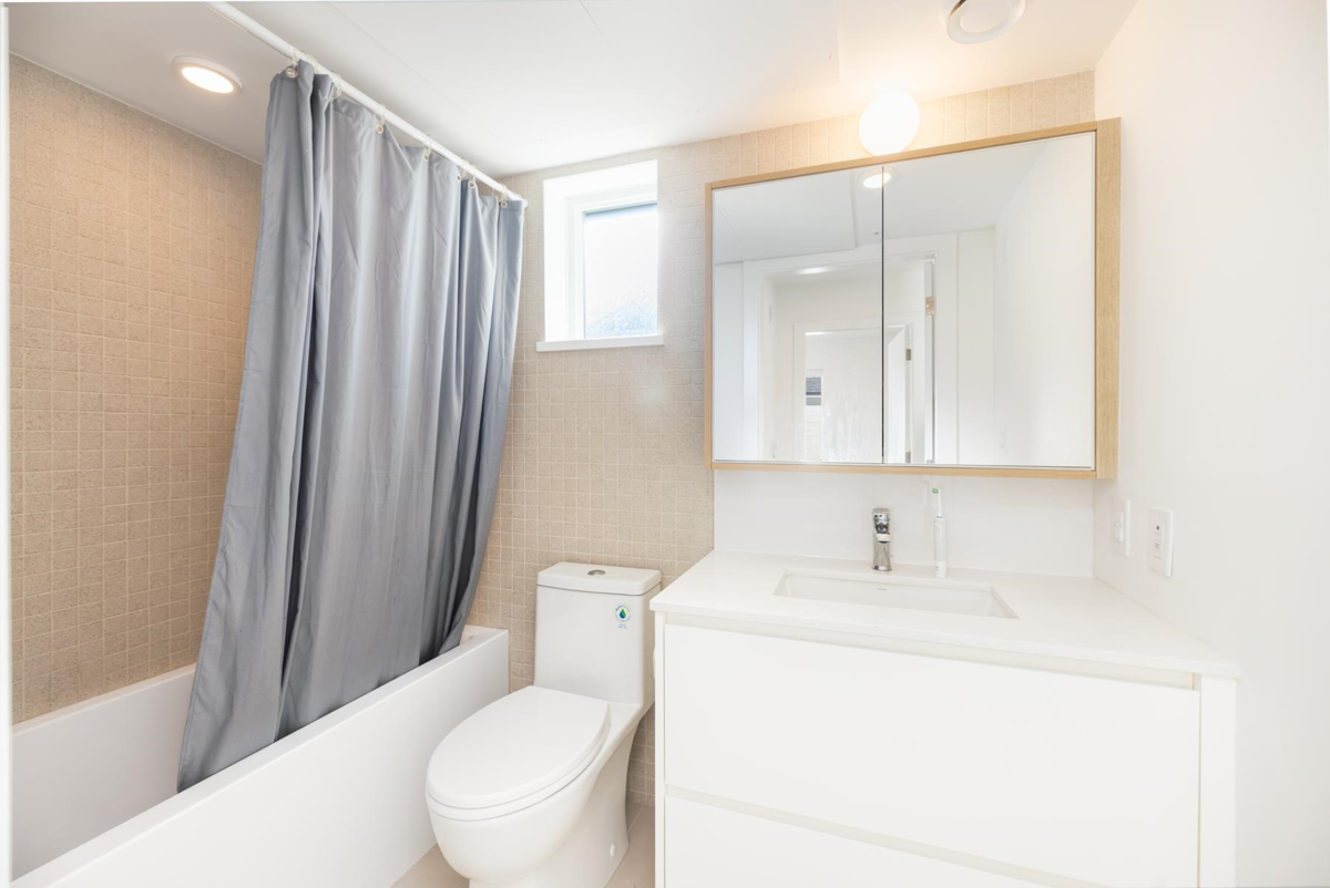 Powder Room Photo of 6525 Fremlin Street, Vancouver, BC