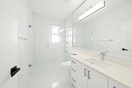 Hallway Photo of 5585 148 Street, Surrey, BC