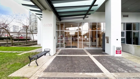 1705 4400 Buchanan Street, Burnaby, BC, Burnaby — Apartment/Condo for sale
