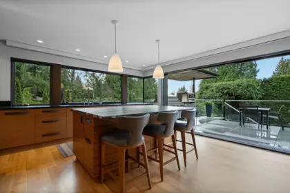 Kitchen Island Photo of 5361 Brookside Avenue, West Vancouver, BC