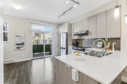 Kitchen Photo of 98 19433 68 Avenue, Surrey, BC
