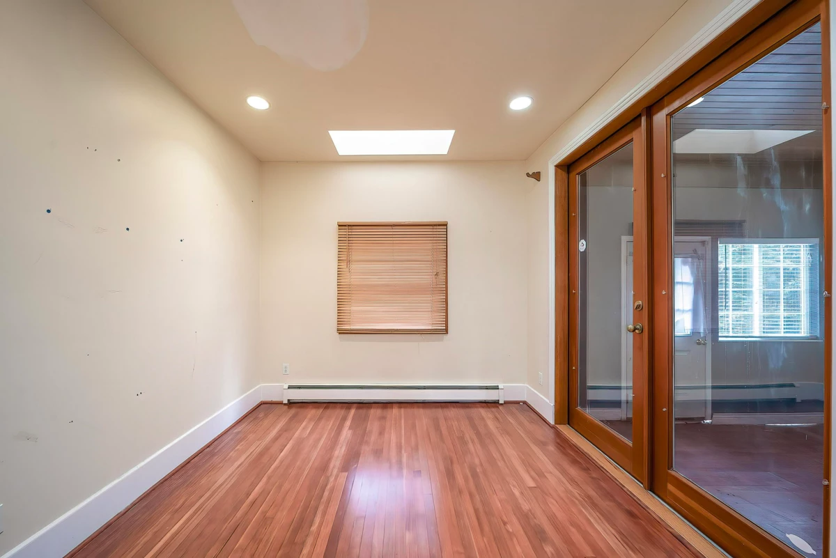 Breakfast Nook Photo of 992 3rd Street, West Vancouver, BC