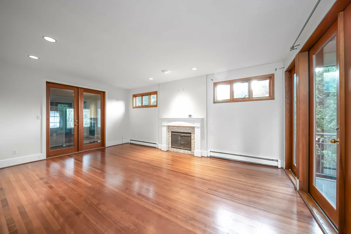 Dining Area Photo of 992 3rd Street, West Vancouver, BC