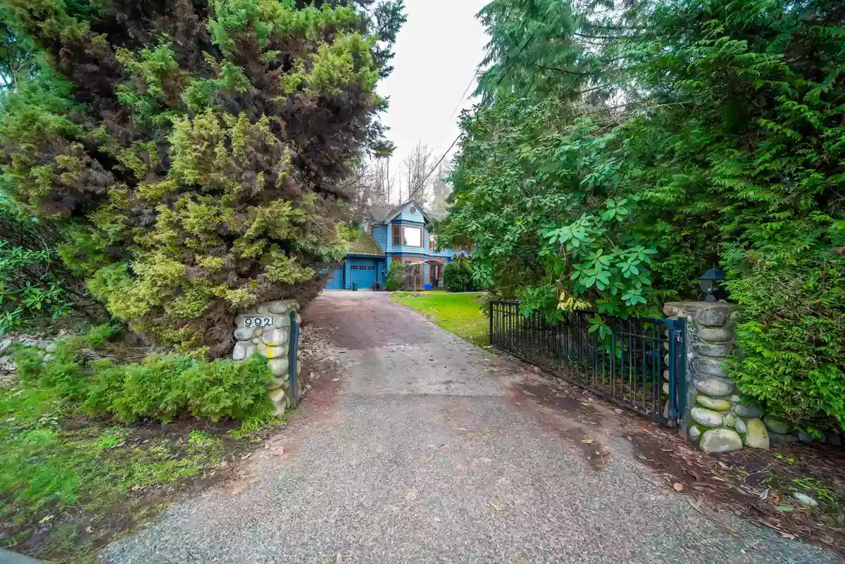Garden / Landscaping Photo of 992 3rd Street, West Vancouver, BC
