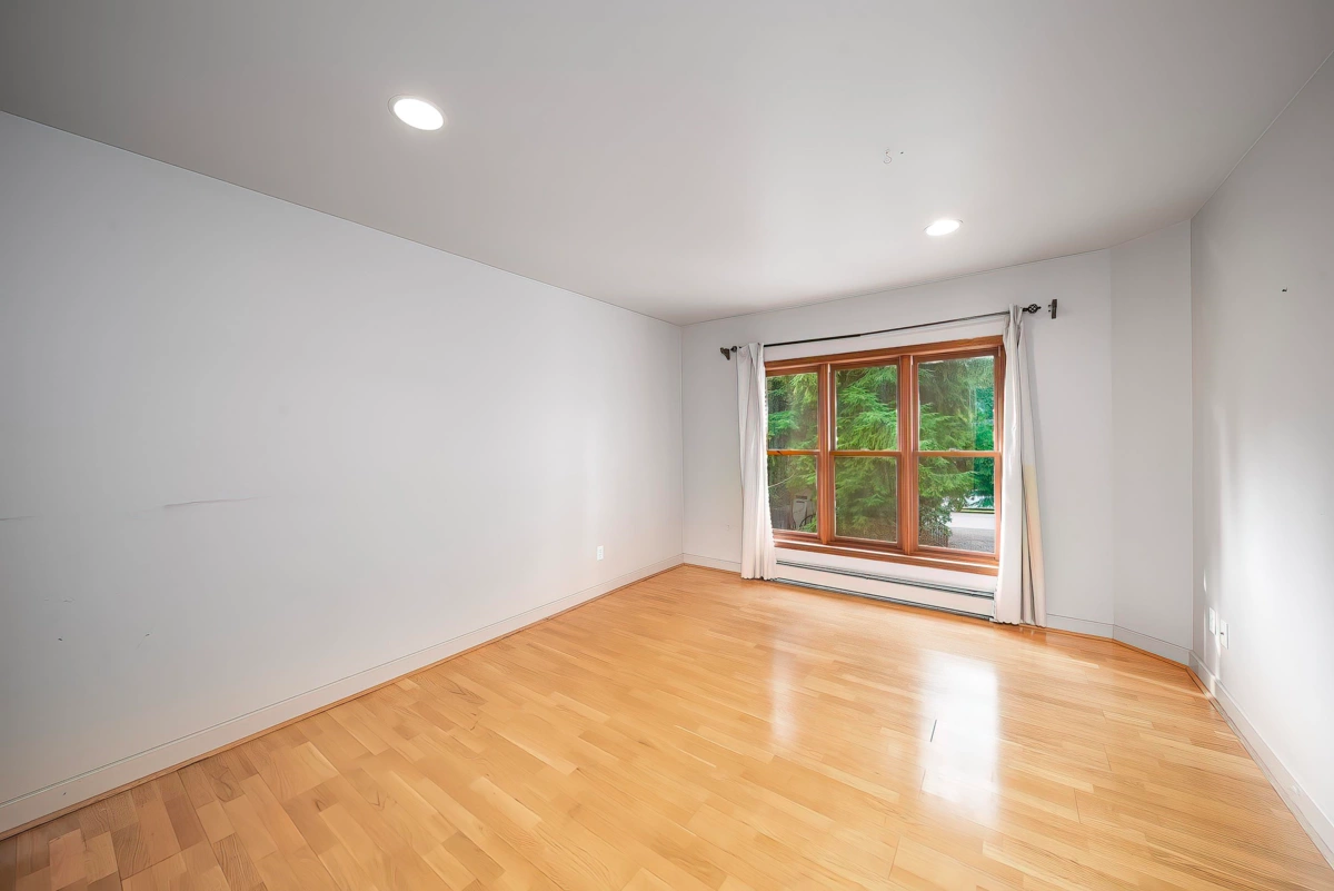 Mudroom Photo of 992 3rd Street, West Vancouver, BC