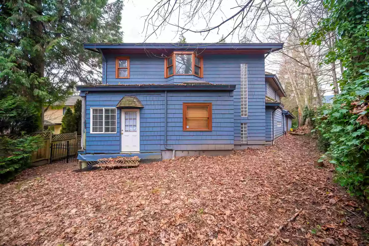 Outdoor Deck Photo of 992 3rd Street, West Vancouver, BC