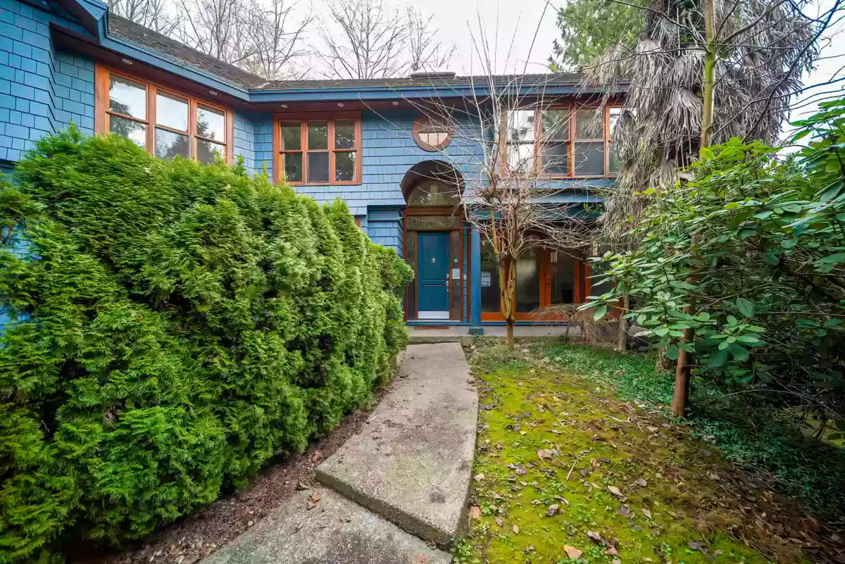 Outdoor Patio Photo of 992 3rd Street, West Vancouver, BC