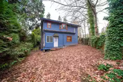 Backyard Photo of 992 3rd Street, West Vancouver, BC