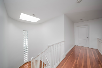 Entry Foyer Photo of 992 3rd Street, West Vancouver, BC