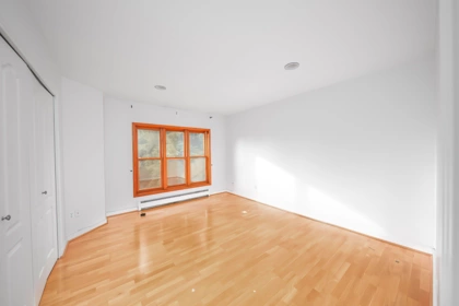 Hallway Photo of 992 3rd Street, West Vancouver, BC