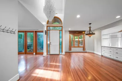 992 3rd Street, West Vancouver, BC
