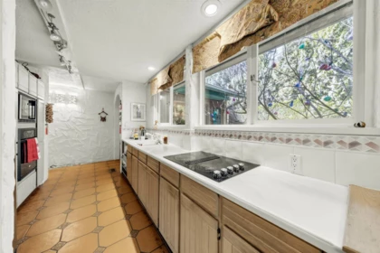 Kitchen Island Photo of 1670 Ayleslynn Drive, North Vancouver, BC