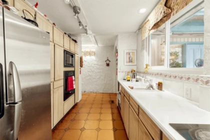 Kitchen Photo of 1670 Ayleslynn Drive, North Vancouver, BC
