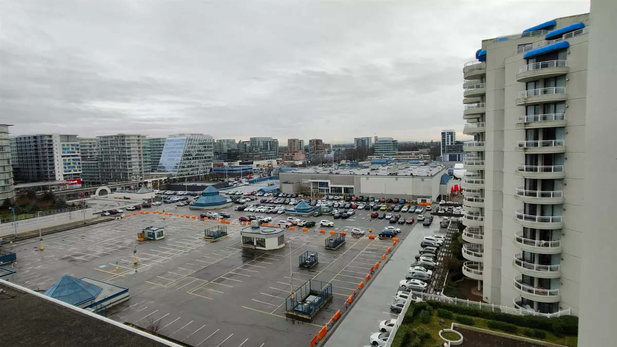 Entry Foyer Photo of 1106 6080 Minoru Boulevard, Richmond, BC