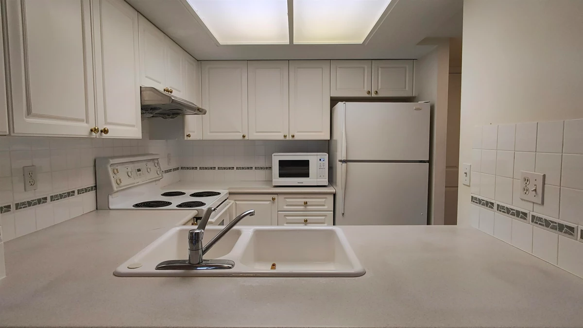 Kitchen Island Photo of 1106 6080 Minoru Boulevard, Richmond, BC