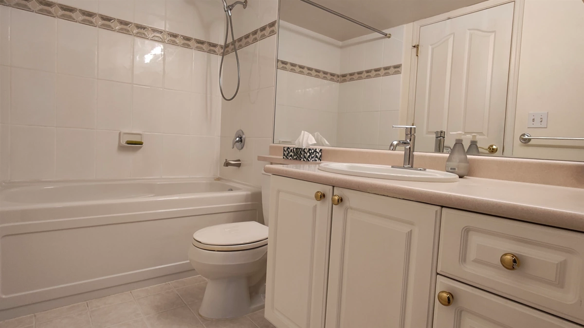 Walk-In Closet Photo of 1106 6080 Minoru Boulevard, Richmond, BC