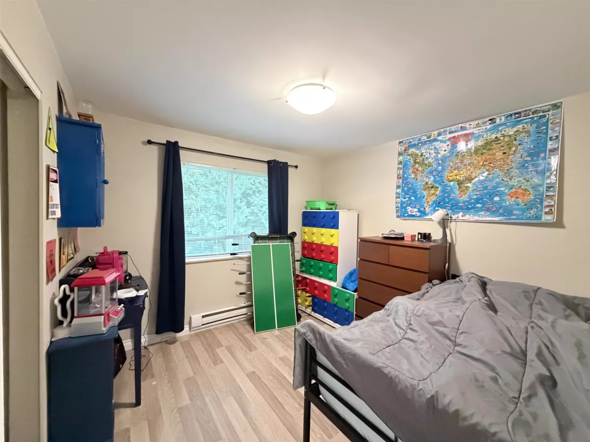 Breakfast Nook Photo of 5565 Riley Road, Halfmoon Bay, BC