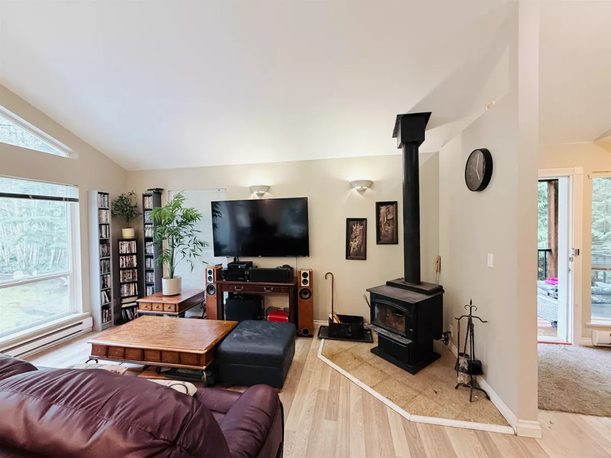 Dining Area Photo of 5565 Riley Road, Halfmoon Bay, BC