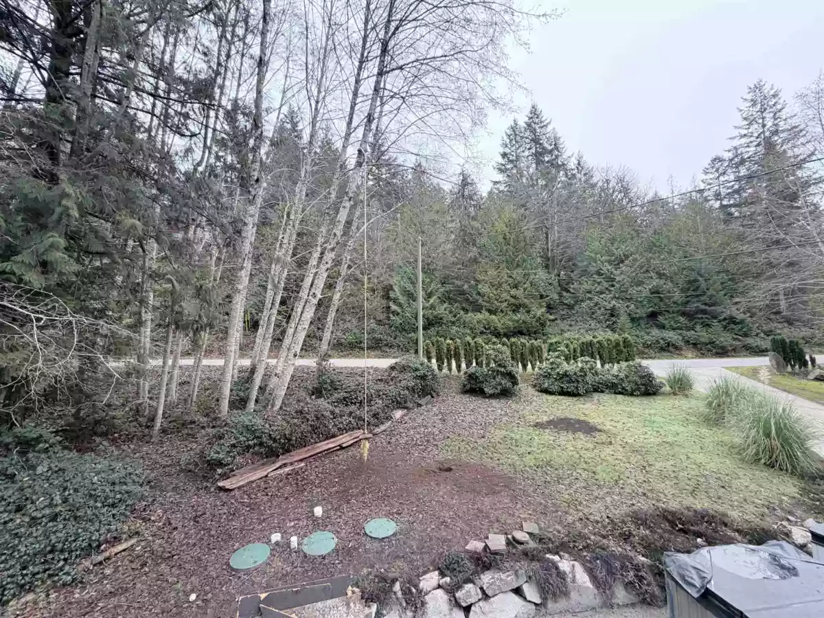 Entry Foyer Photo of 5565 Riley Road, Halfmoon Bay, BC