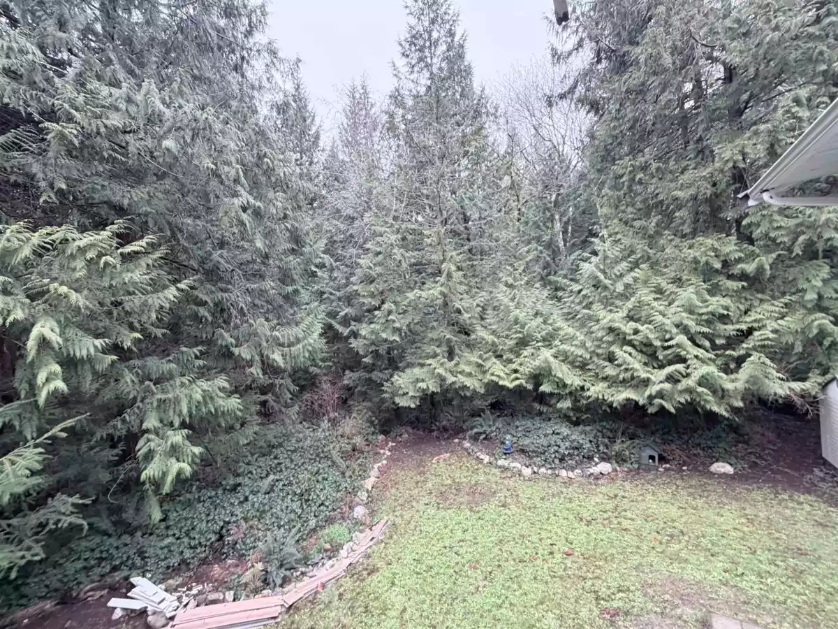 Hallway Photo of 5565 Riley Road, Halfmoon Bay, BC