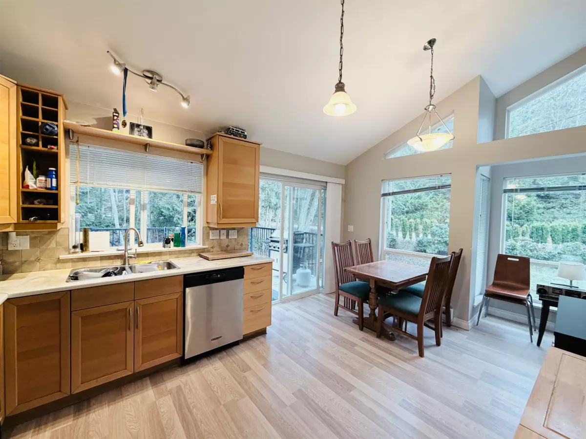 Kitchen Island Photo of 5565 Riley Road, Halfmoon Bay, BC