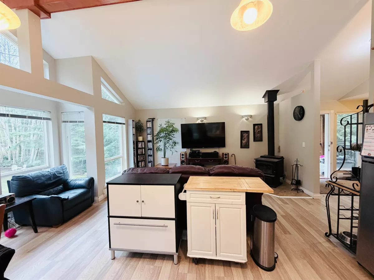 Kitchen Photo of 5565 Riley Road, Halfmoon Bay, BC