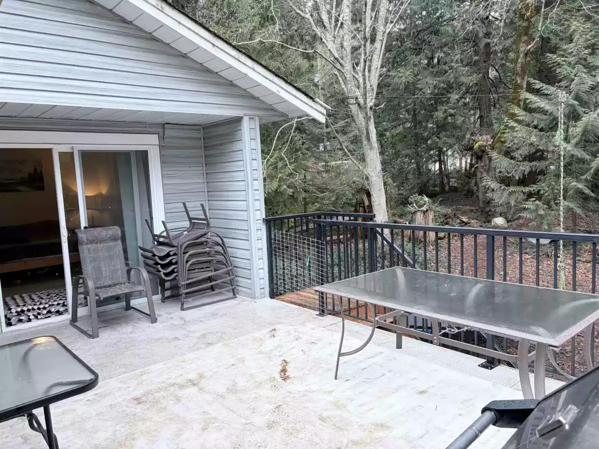 Powder Room Photo of 5565 Riley Road, Halfmoon Bay, BC