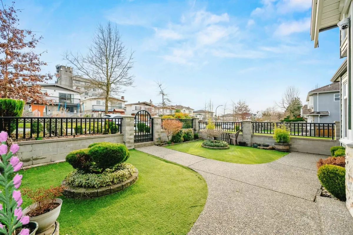 Hot Tub / Spa Photo of 2643 E 8th Avenue, Vancouver, BC