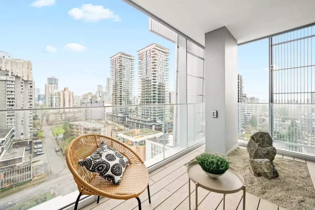 Kitchen Island Photo of 1504 1568 Alberni Street, Vancouver, BC
