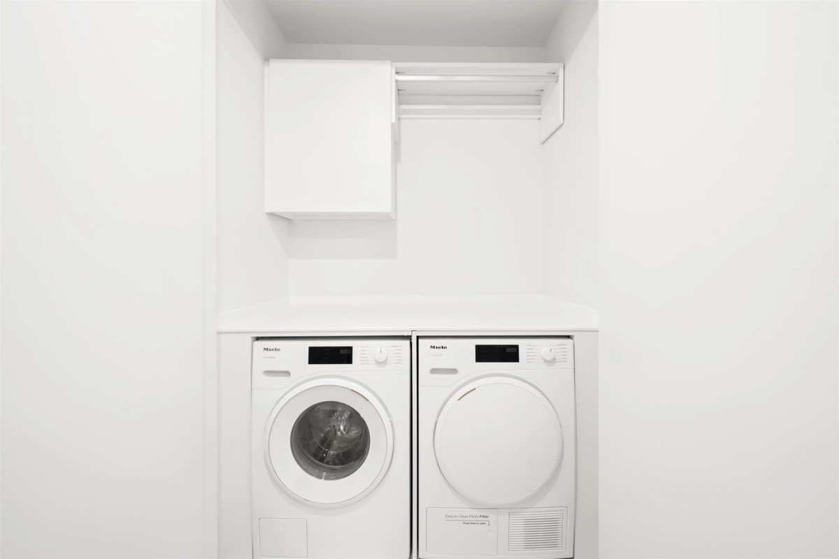 Walk-In Closet Photo of 1504 1568 Alberni Street, Vancouver, BC