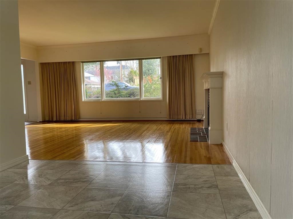 Dining Area Photo of 12677 98 Avenue, Surrey, BC