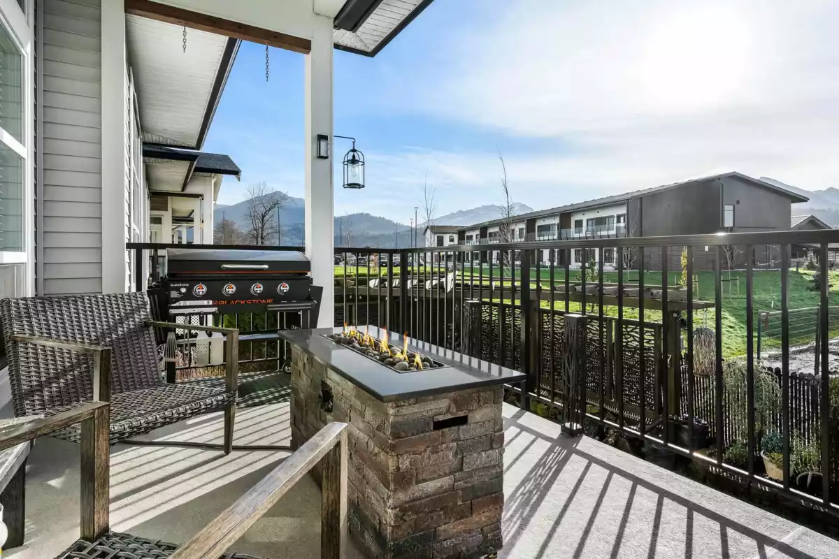 Front Yard Photo of 43 46213 Hakweles Road, Chilliwack, BC