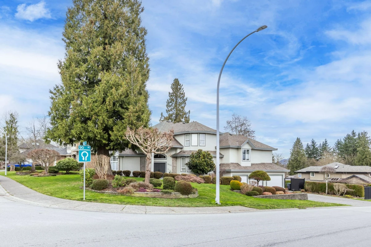 Living Room Photo of 9012 162a Street, Surrey, BC