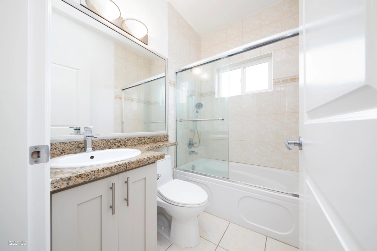 Family Room Photo of 15 N Fell Avenue, Burnaby, BC