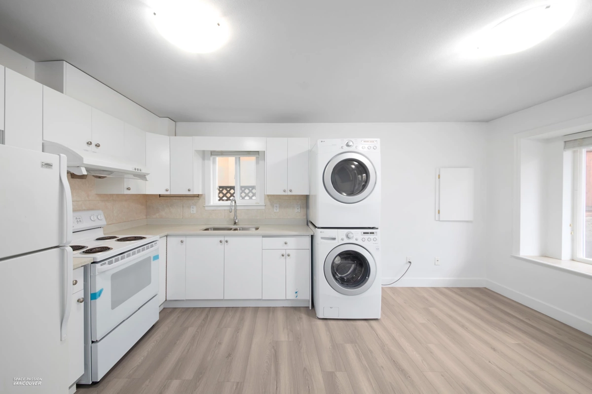 Garage Interior Photo of 15 N Fell Avenue, Burnaby, BC