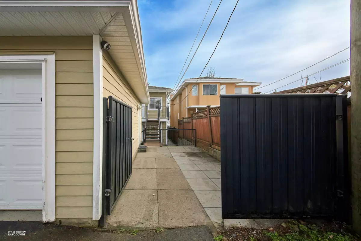 Garden / Landscaping Photo of 15 N Fell Avenue, Burnaby, BC