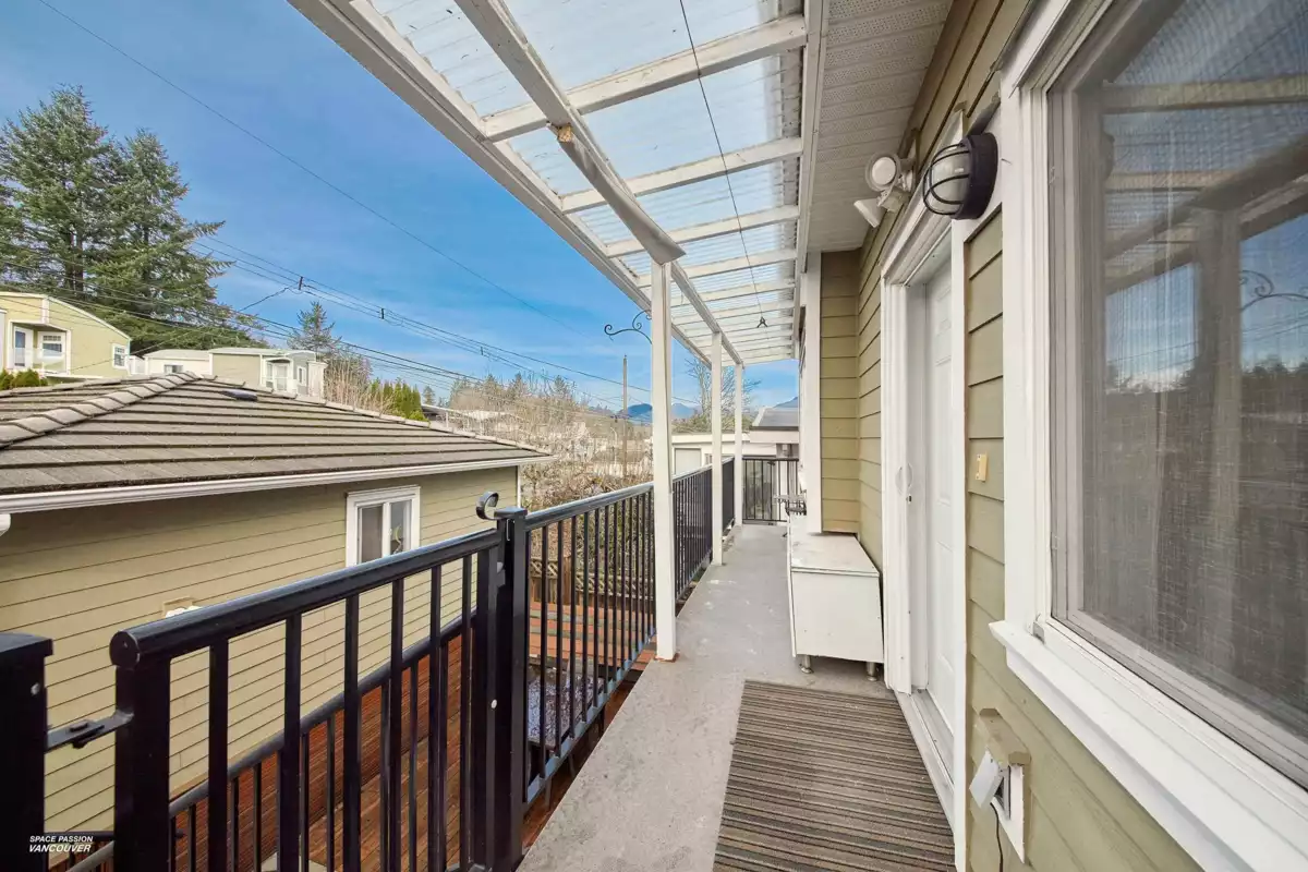 Hot Tub / Spa Photo of 15 N Fell Avenue, Burnaby, BC