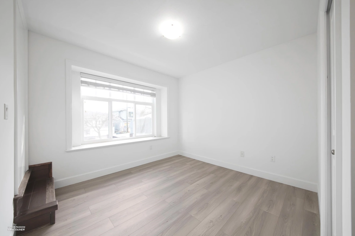 Laundry Room Photo of 15 N Fell Avenue, Burnaby, BC